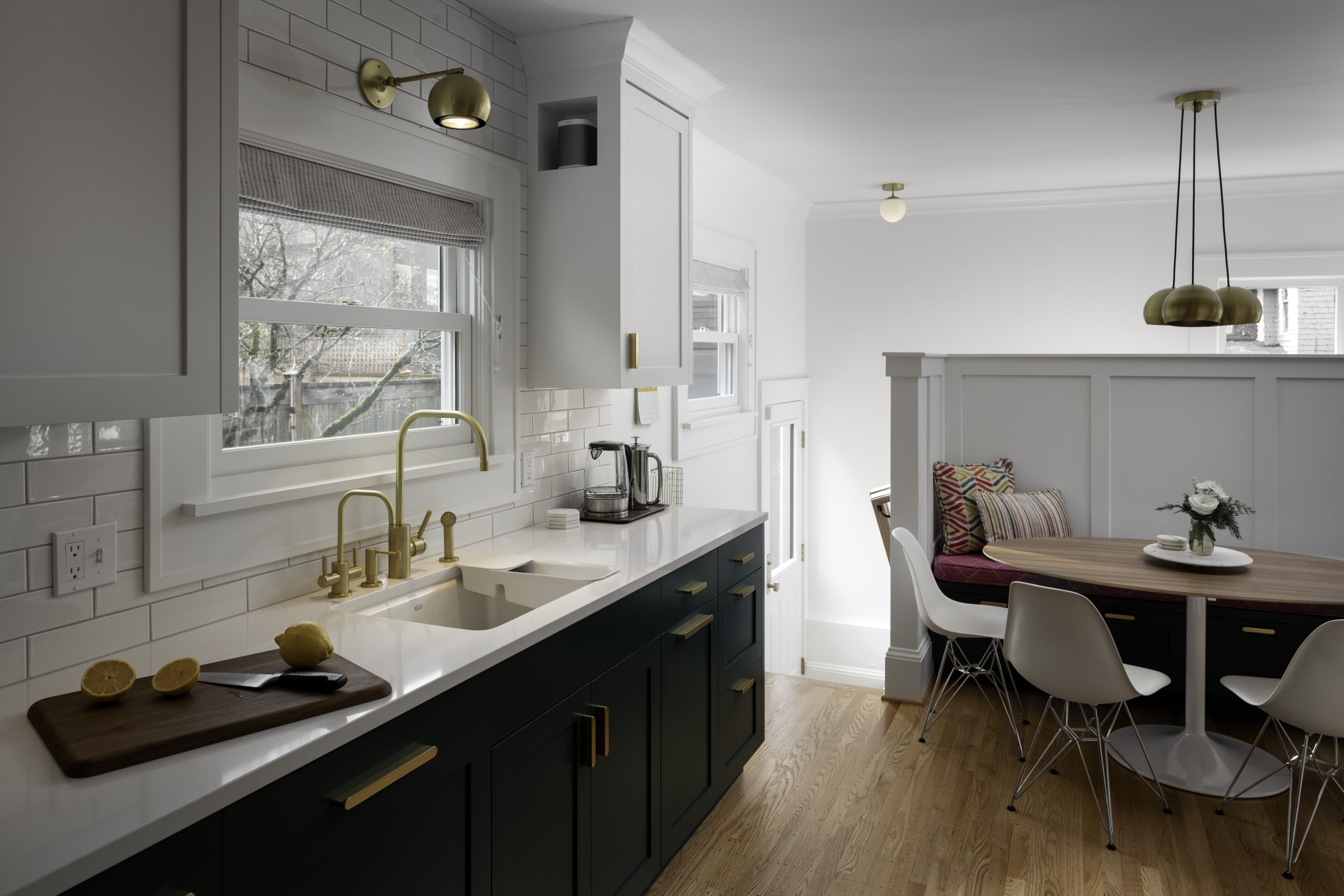 PentalQuartz Super White featured in a transitional kitchen on the countertops.