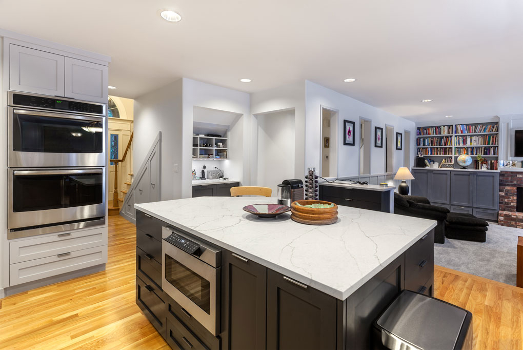 MetroQuartz Luce Lazula installed on island in kitchen with view of living room