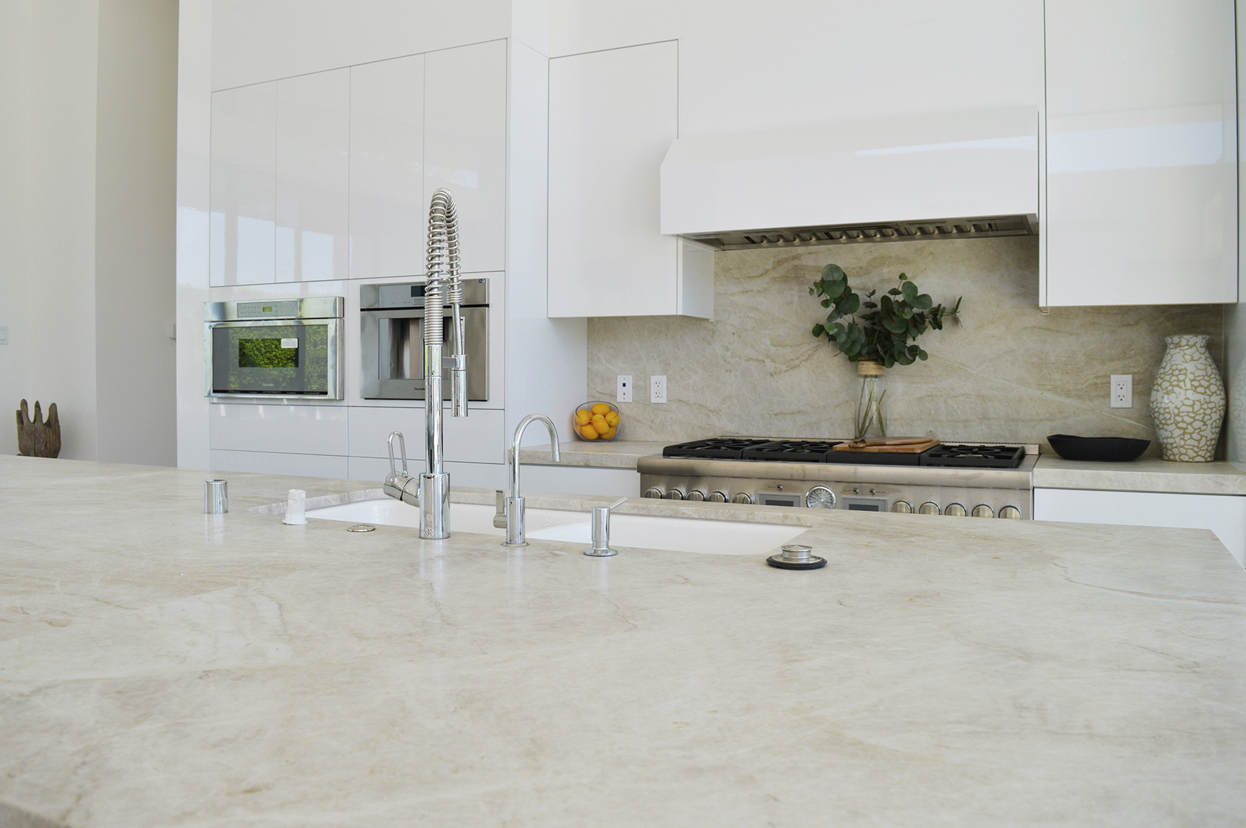 Tajmahal quartzite kitchen island close up