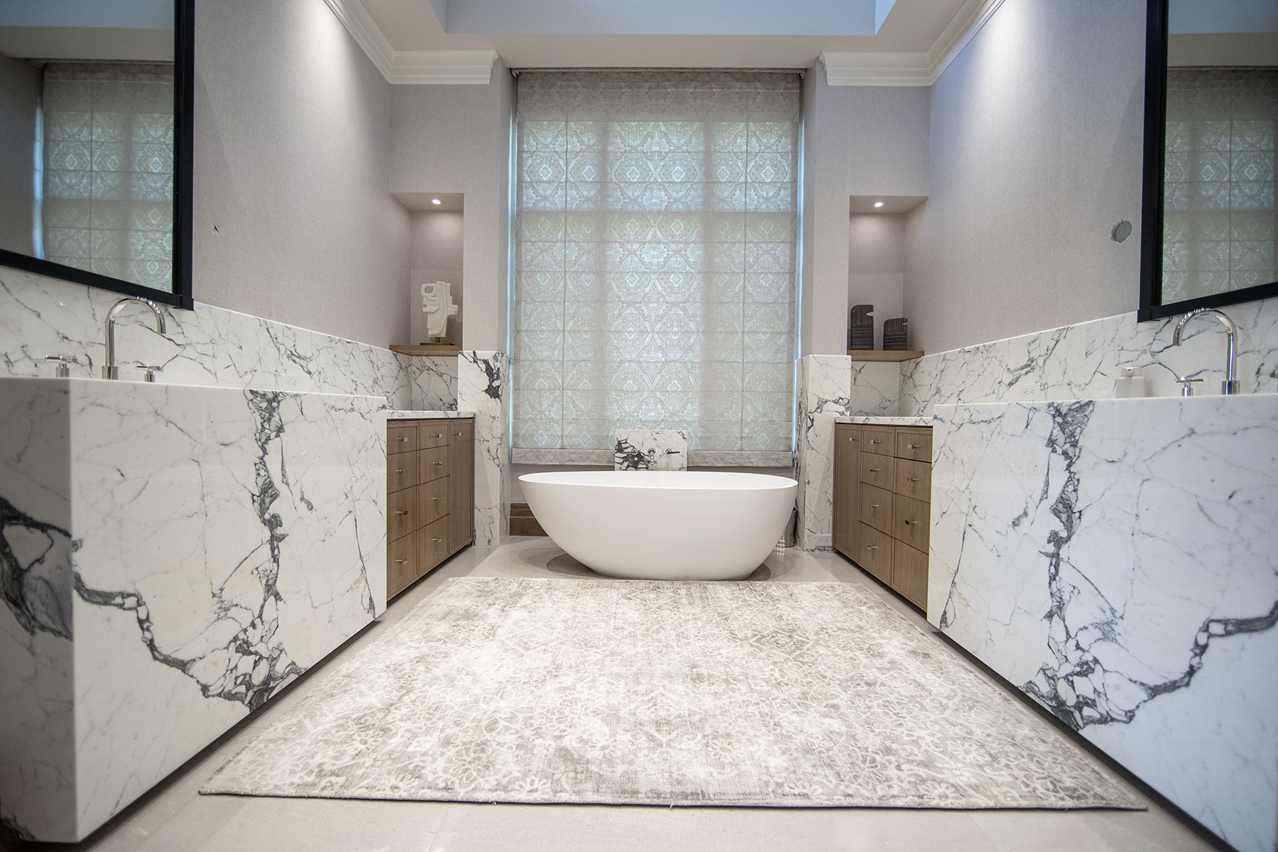Statuarietto marble featured in modern bathroom design