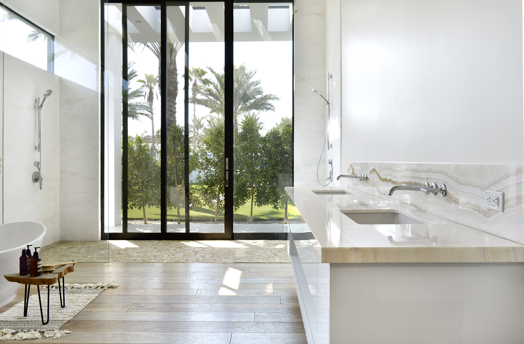 Onice Ivory onyx installed on countertops in bathroom with wood flooring