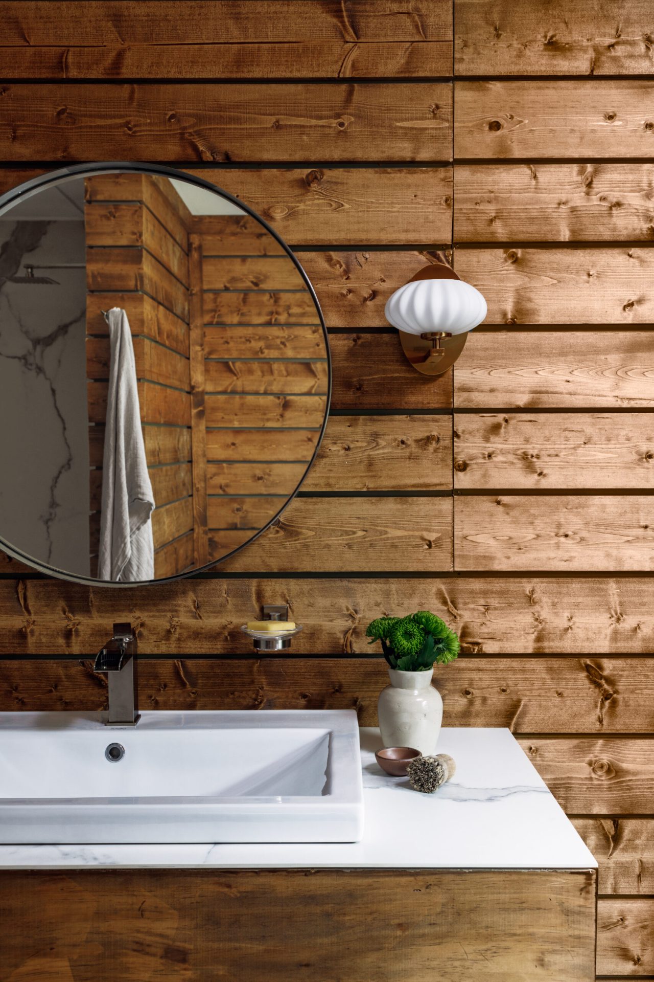 MetroQuartz Unique Calacatta Gold featured in modern bathroom with wood tile walls