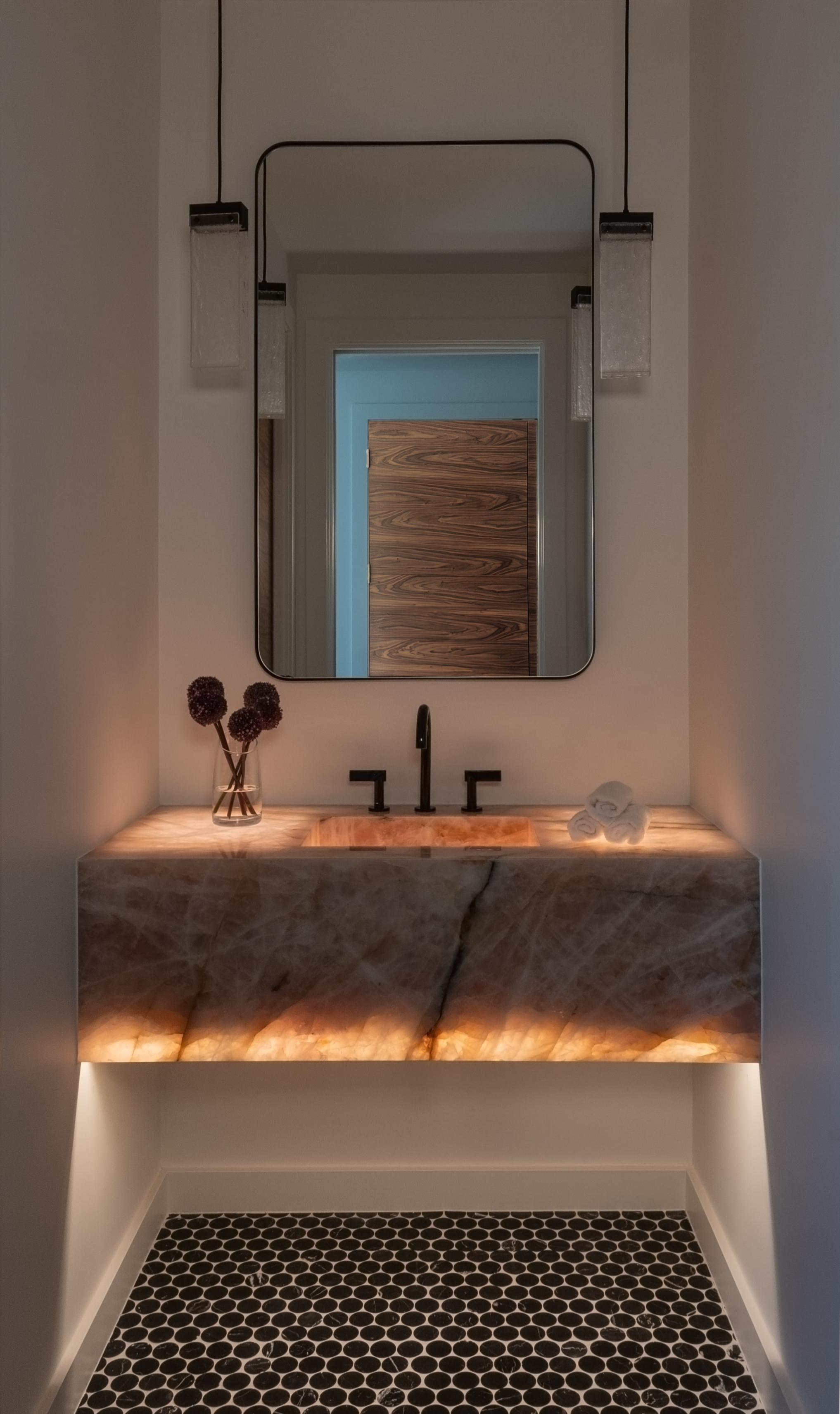 Cristallo Carda Rosa Marble Bathroom Interior