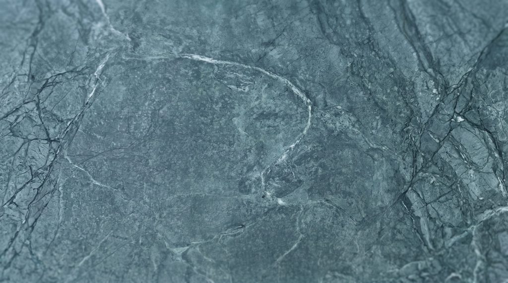 Saratoga Black closeup