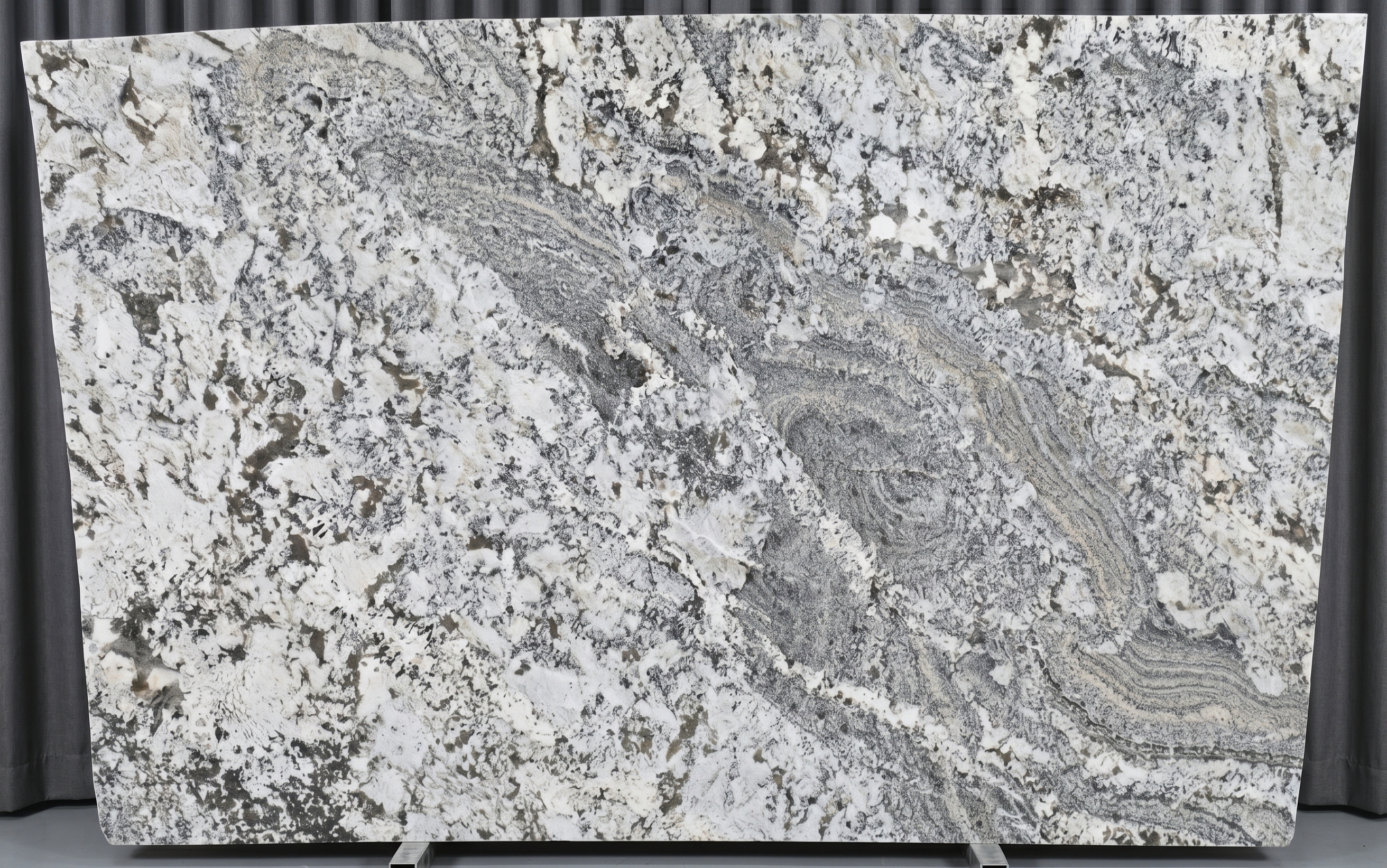 White Nuvo slab
