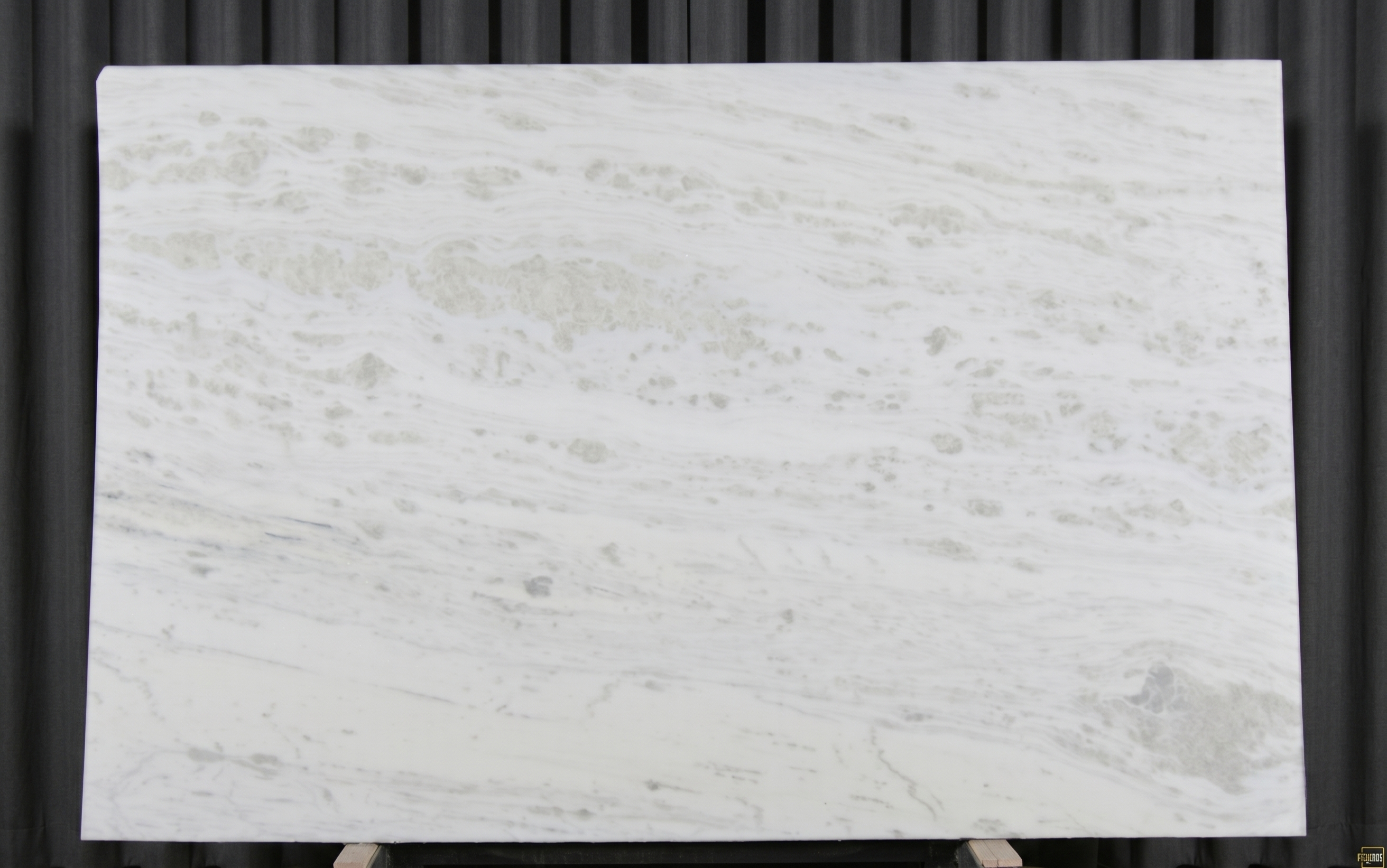 Brazilian Thassos/Bianco Olinda slab