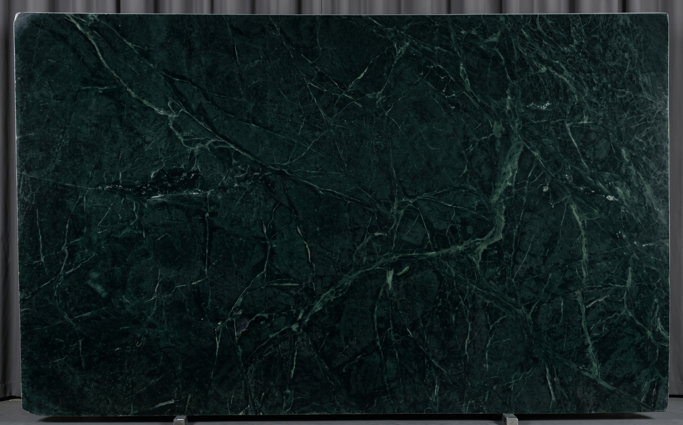 Saratoga Black slab