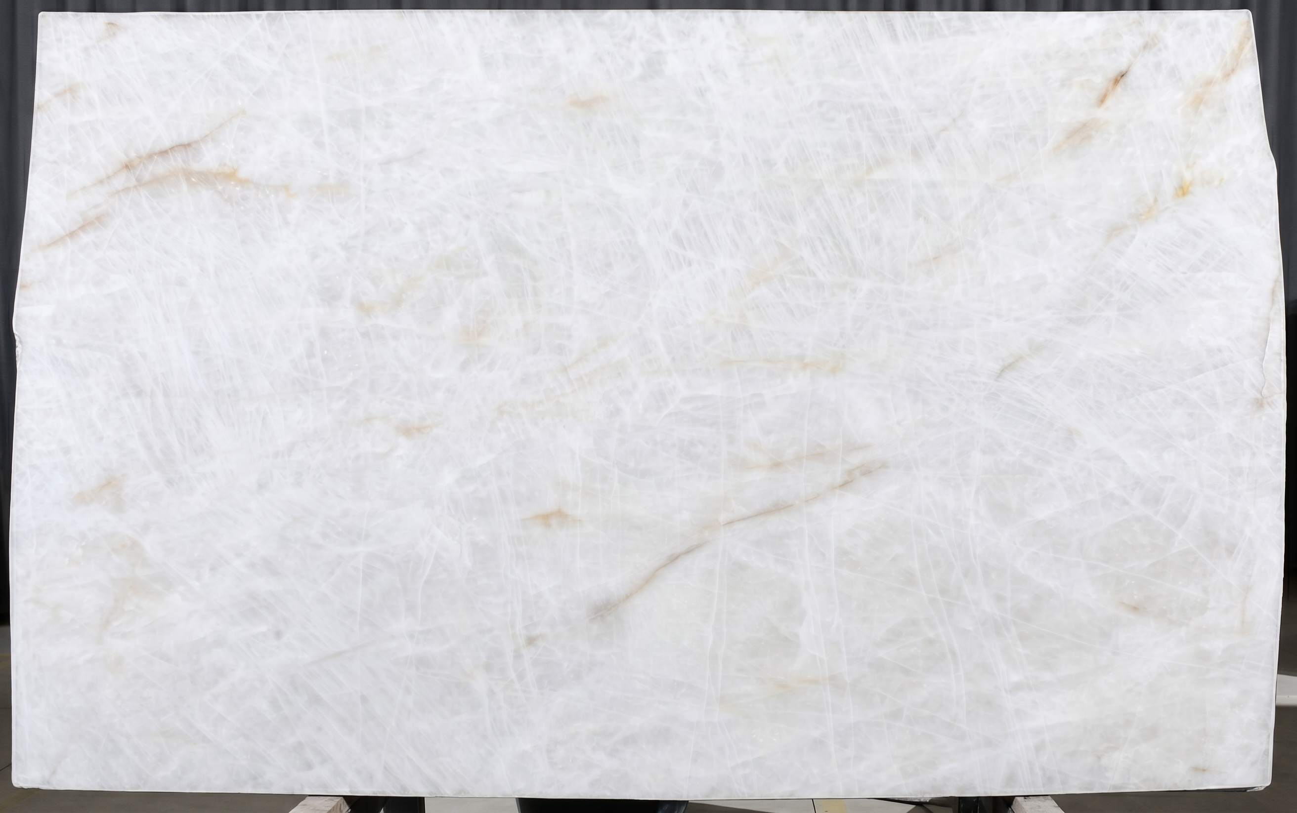Quartzite Bianco slab